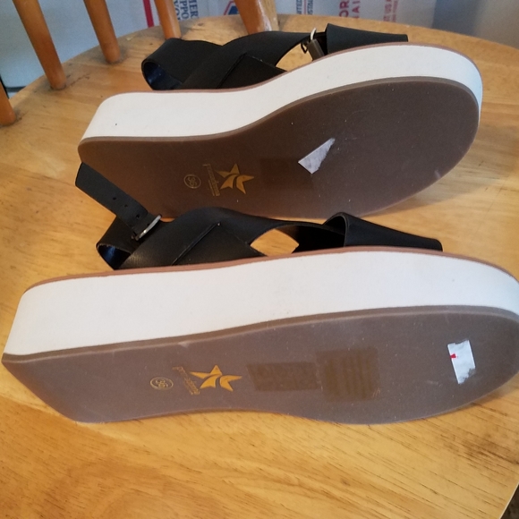 Perfect stylish and comfy summer sandal - Picture 4 of 4